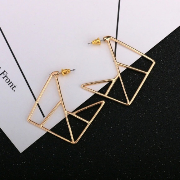 New 🎁 gold plated geometric stud earrings - Picture 3 of 4